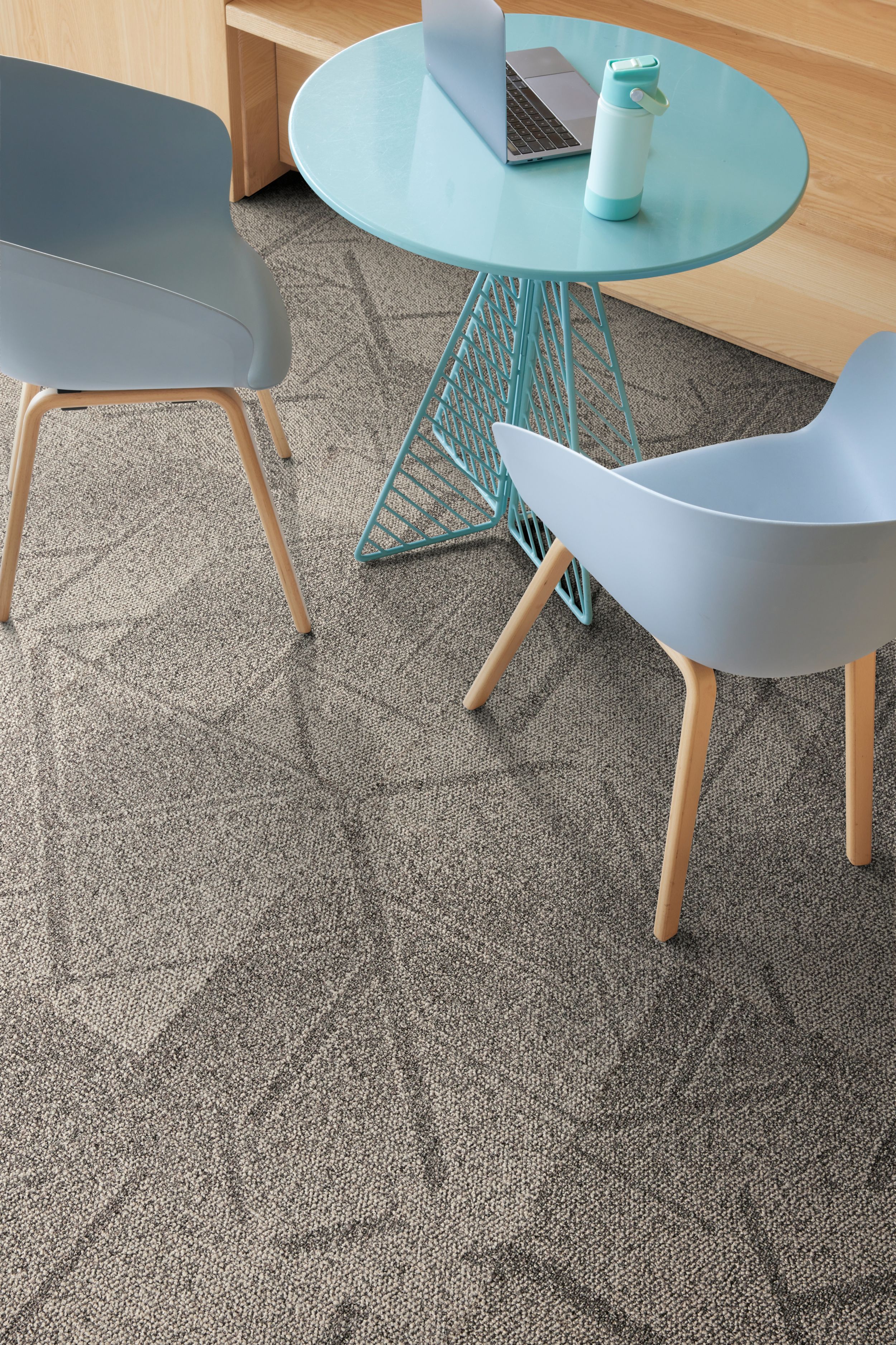 Interface Open Air 417 carpet tile in collaborative space imagen n&uacute;mero 2
