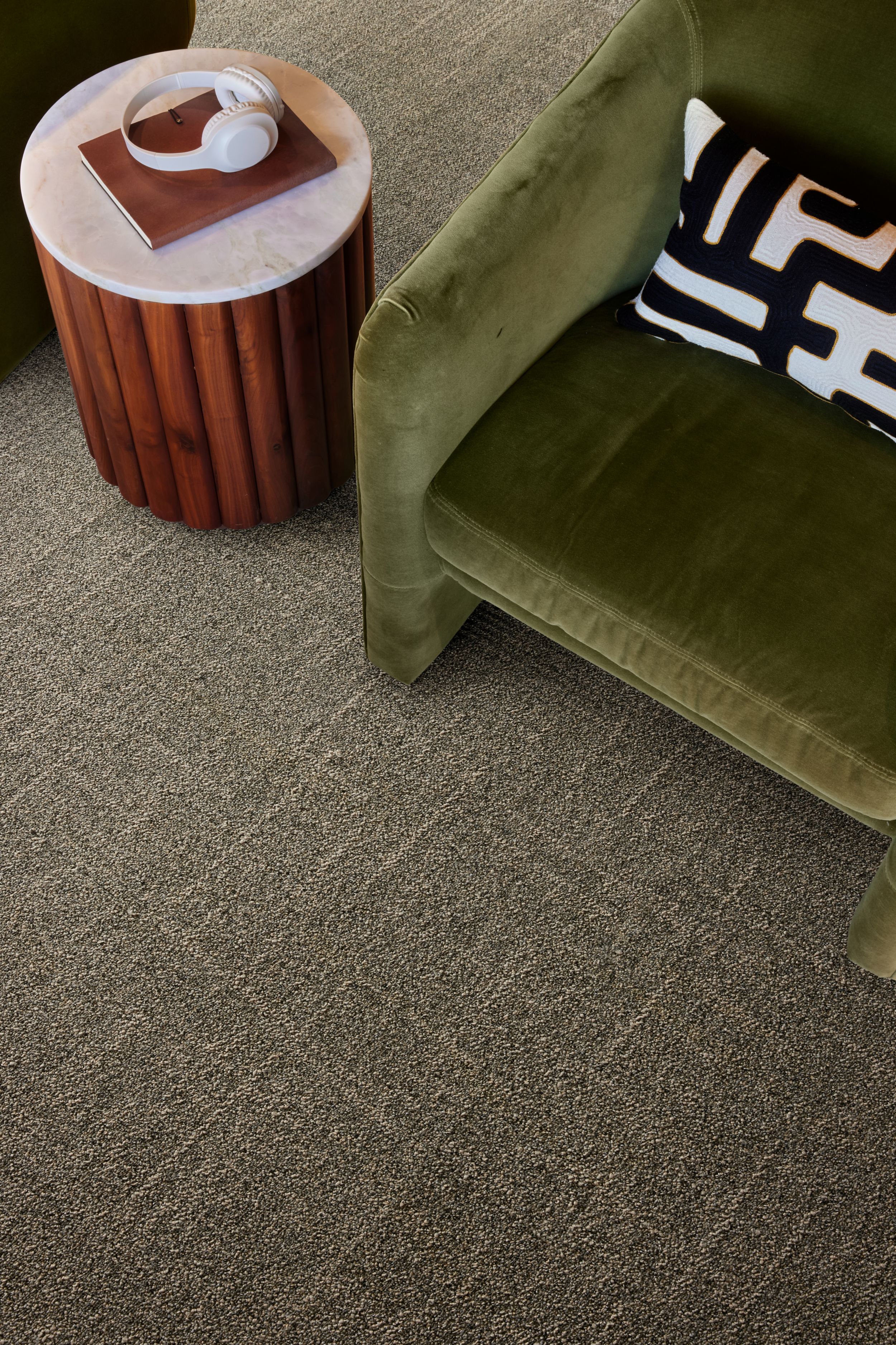 Interface Open Air 418 carpet tile in lobby image number 2