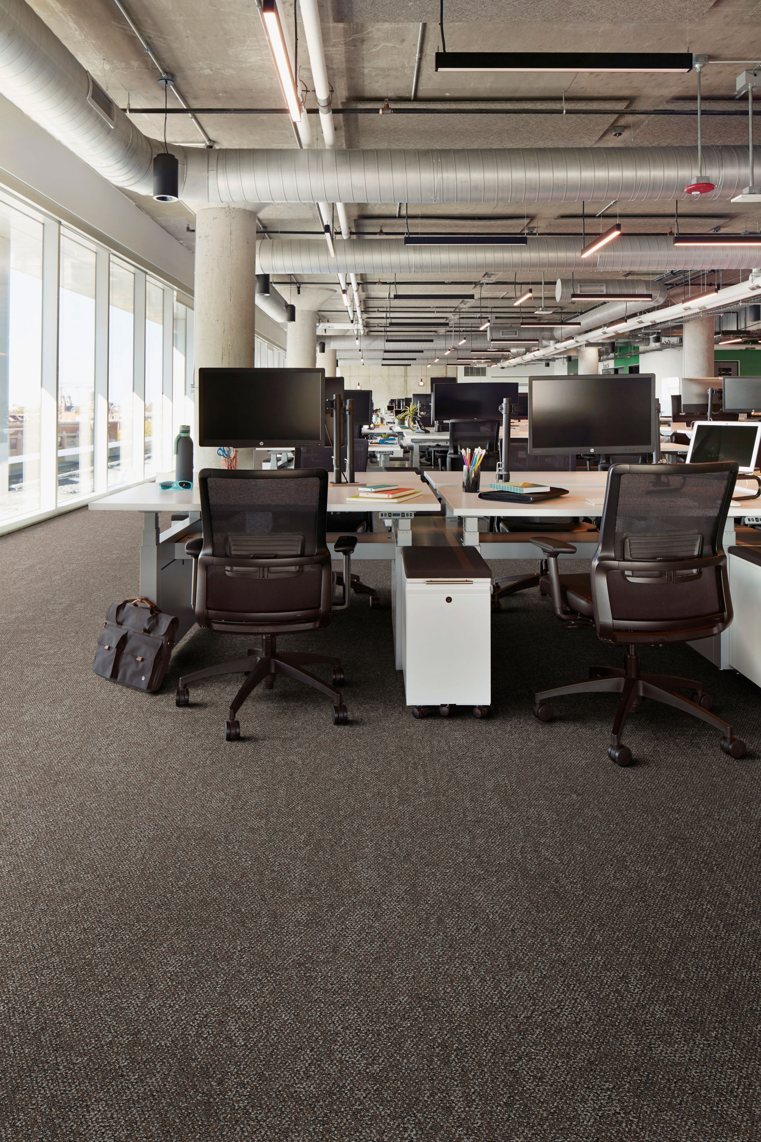 Interface Open Air 419 carpet tile in open office 图像编号 3