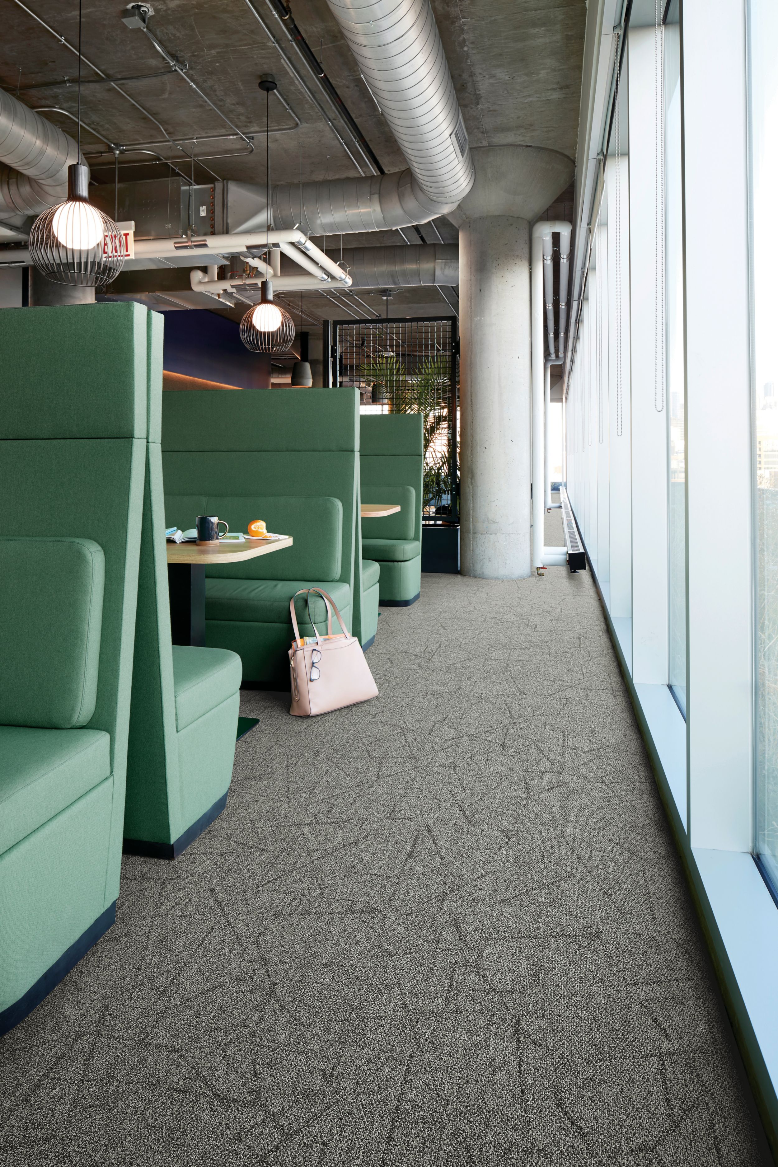 Interface Open Air 420 carpet tile in dining area with multiple green booths imagen número 4