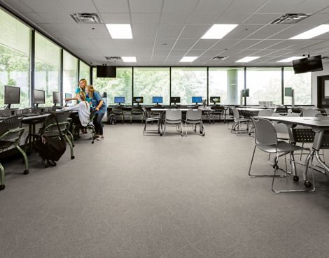 Interface Open Air 420 carpet tile in classroom image number 4