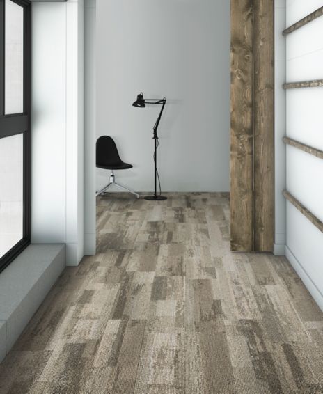 Interface Reclaim plank carpet tile in hallway with black chair and lamp imagen número 1