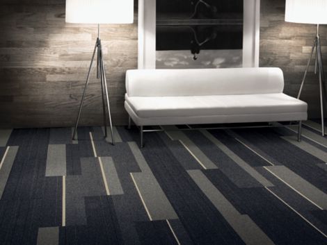 Interface PH210 and PH211 plank carpet tile lighted room with lamps and white couch numéro d’image 6