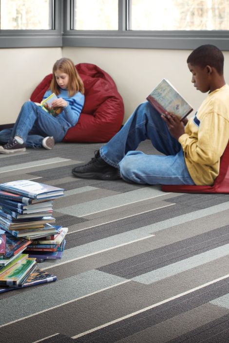 Interface PH210 and PH211 plank carpet tile in classroom with kids seated on floor reading books imagen número 6