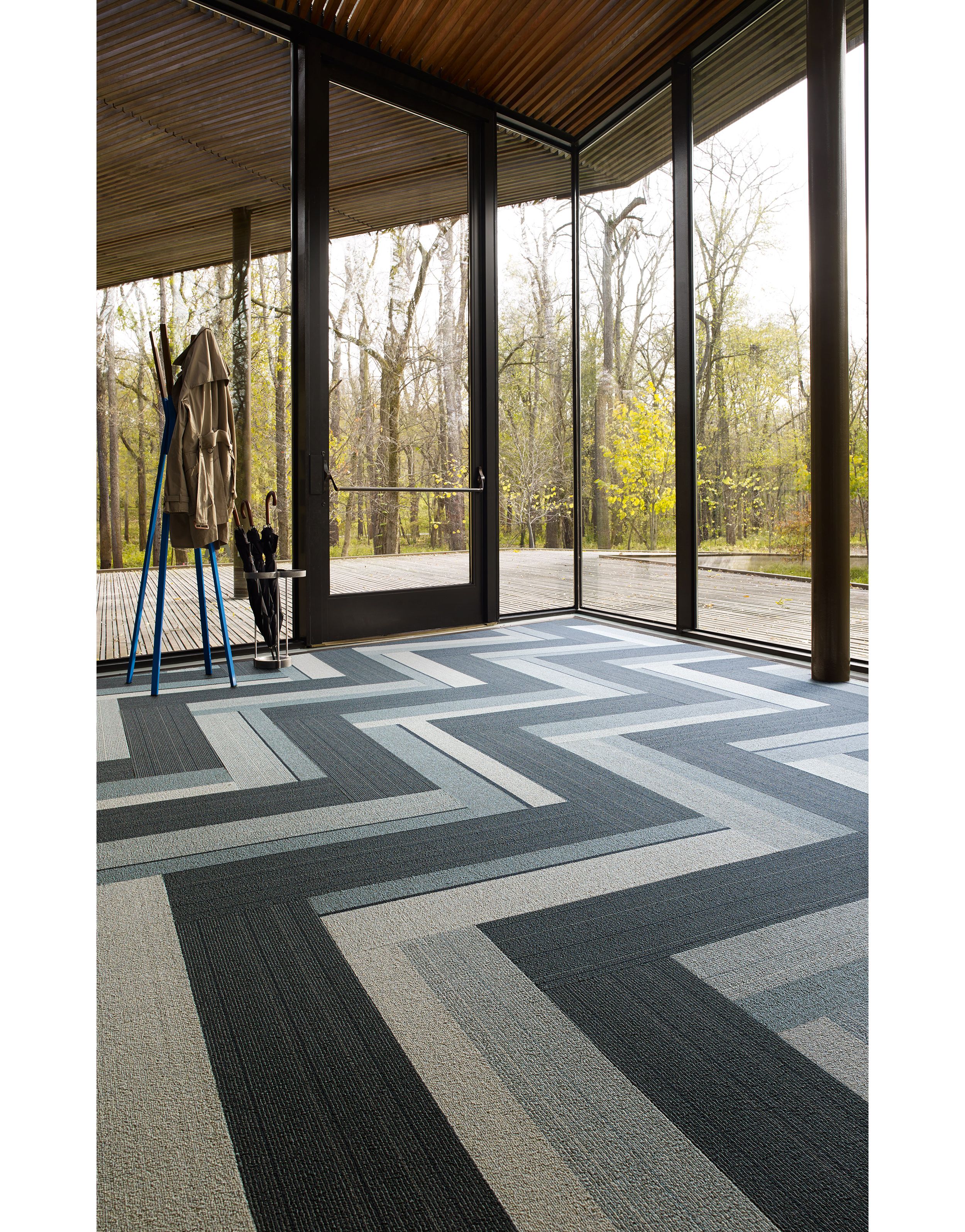 Interface PH210 and PH211 plank carpet tile in glass-enclosed room with coat rack by door numéro d’image 4
