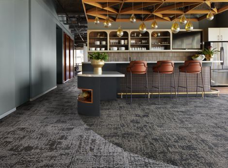 Interface Perfect Pair carpet tile with Natural Woodgrains LVT in dining area imagen número 5