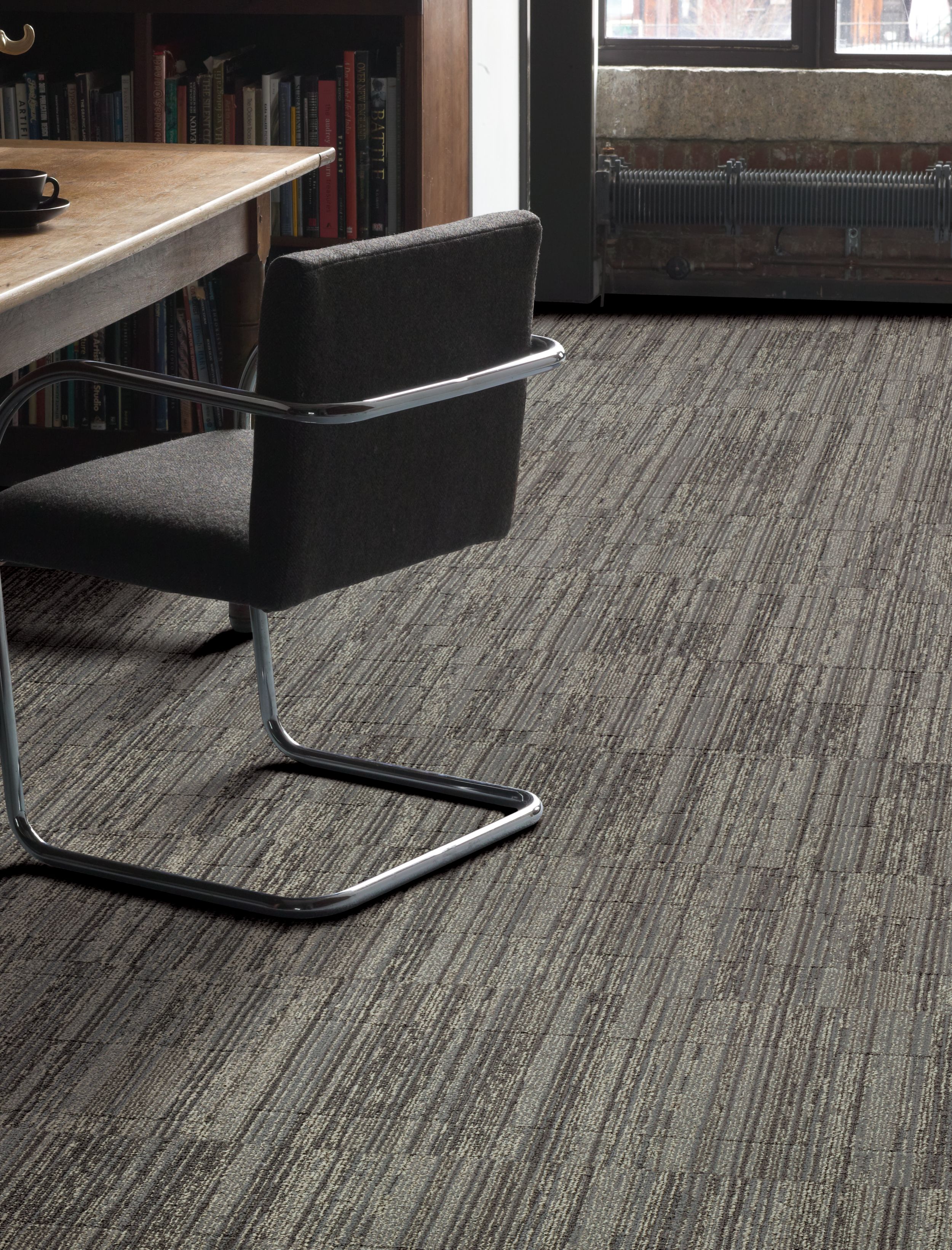 Interface Permian carept tile in private office area with desk and chair numéro d’image 9
