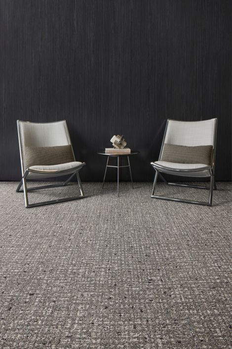 Interface Positive Spin carpet tile in workplace seating area número de imagen 2