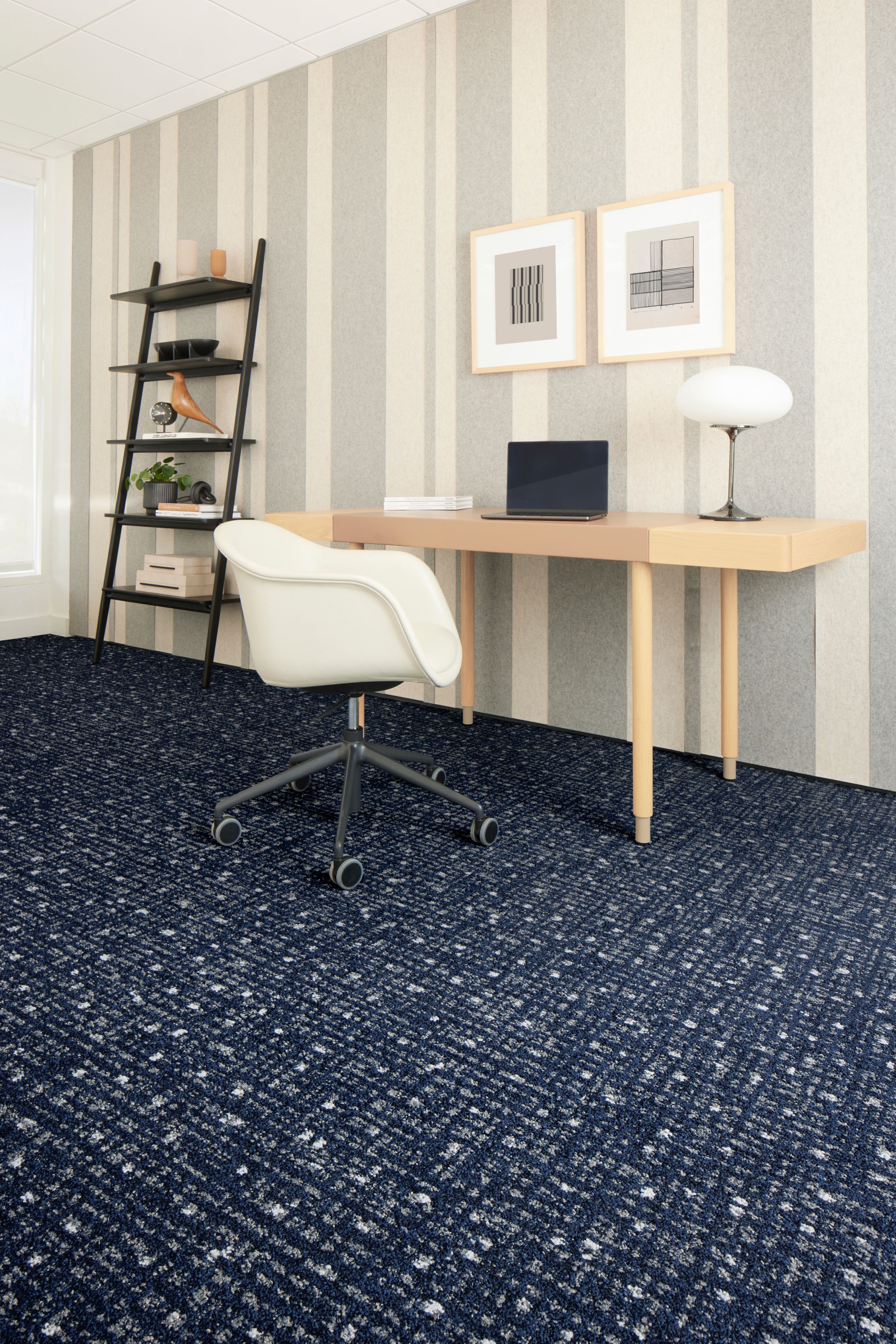 Interface Positive Spin carpet tile in private office número de imagen 1