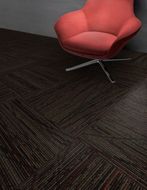 Detail of Interface Prairie Grass Loop carpet tile with red chair numéro d’image 9