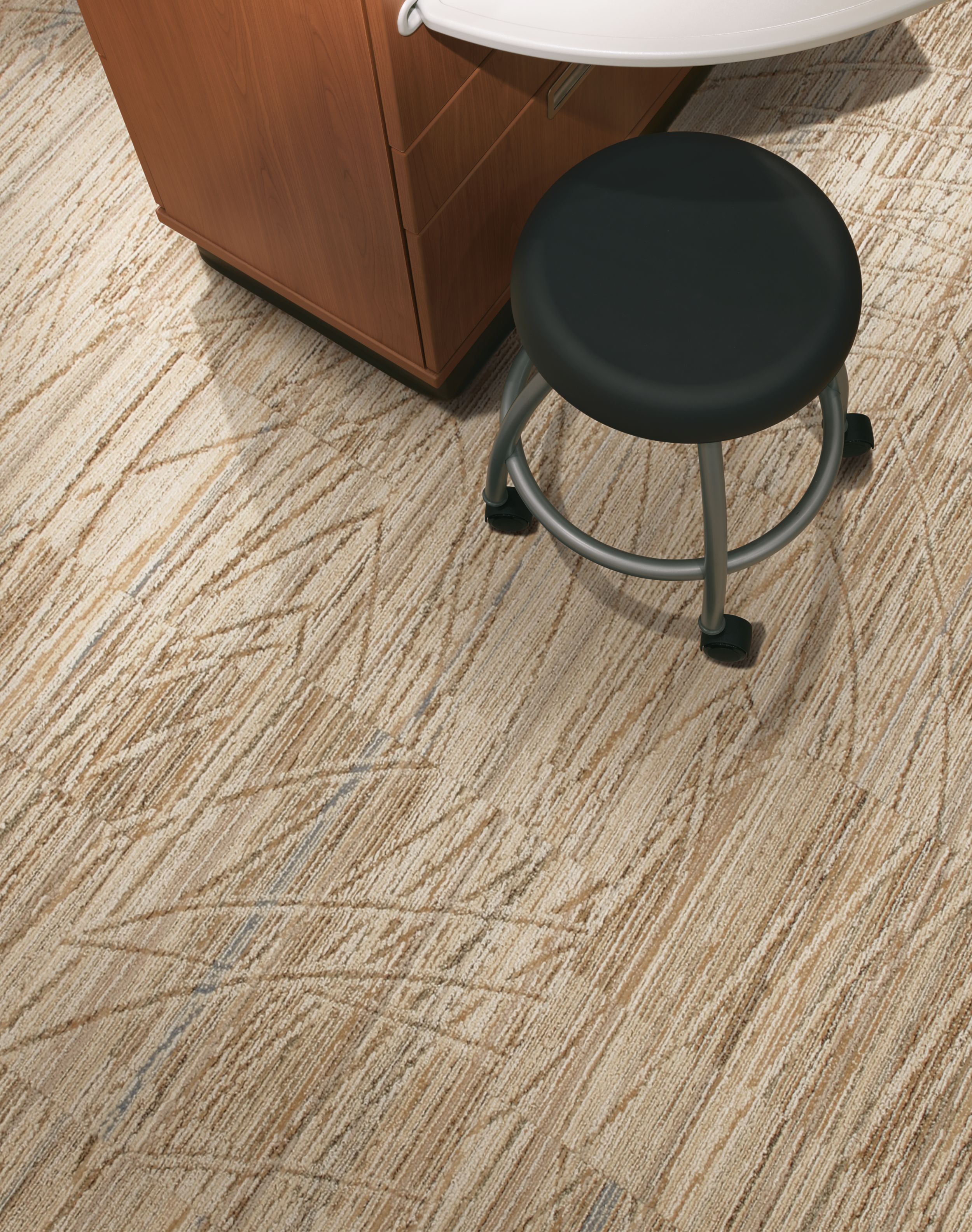 Interface Prairie Grass carpet tile in close up view with stool and cabinet imagen número 2