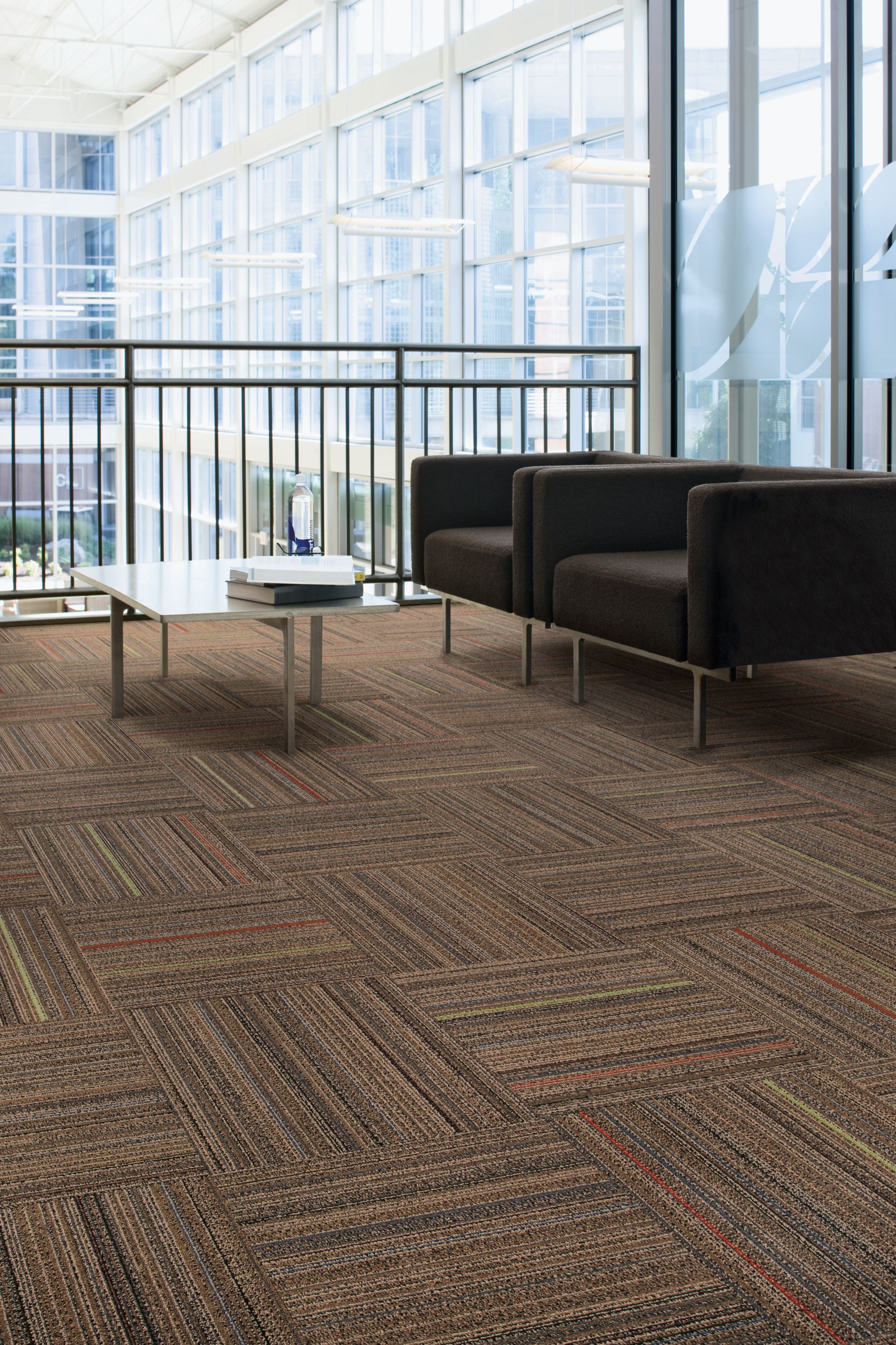 Interface Sew Straight and Primary Stitch carpet tile in seating area with two chairs and table numéro d’image 6