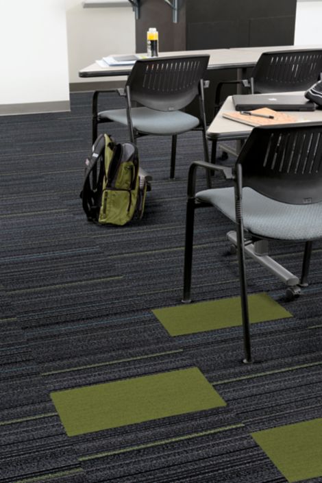 Interface Primary Stitch and Viva Colores carpet tile in college classroom numéro d’image 4