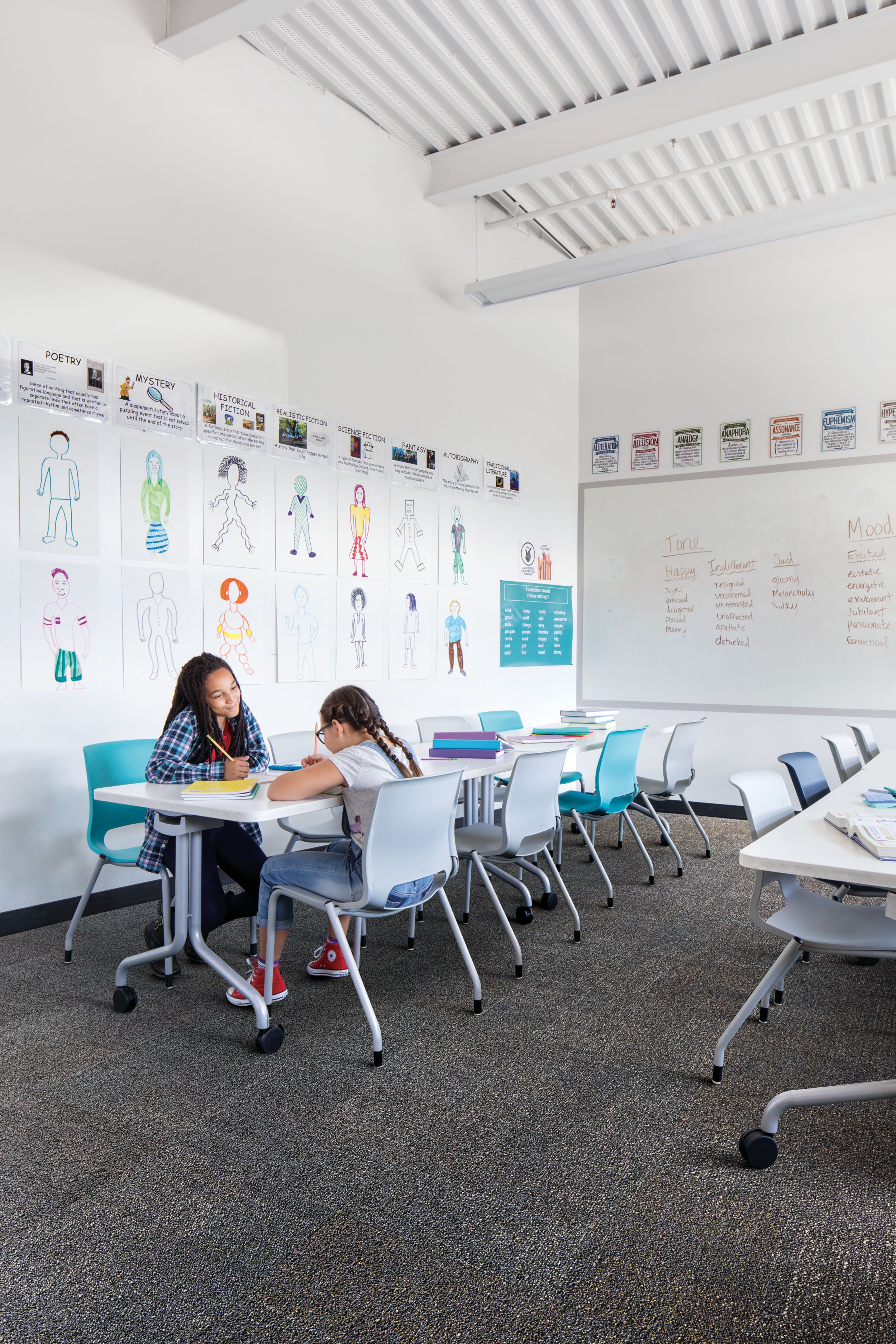 Interface Profile carpet tile in elementary school classroom numéro d’image 1