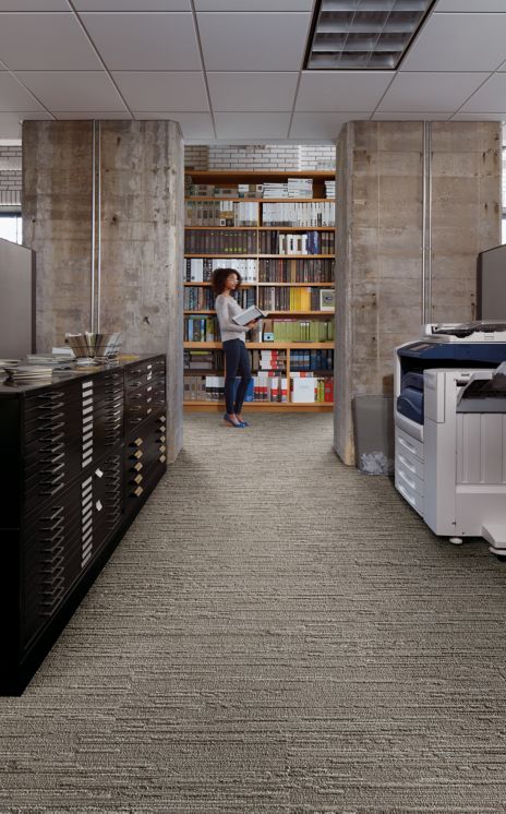 Interface Progression II plank carpet tile in office with women looking at book numéro d’image 5