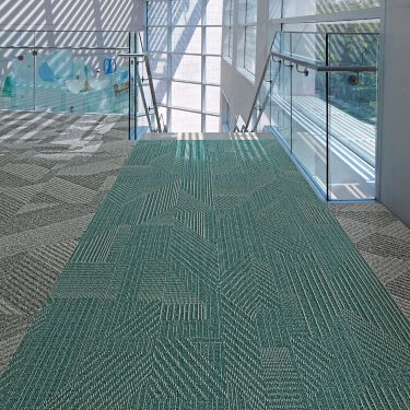 Interface Proportional carpet tile and Play the Angle plank carpet tile in area by top of stairwell numéro d’image 1