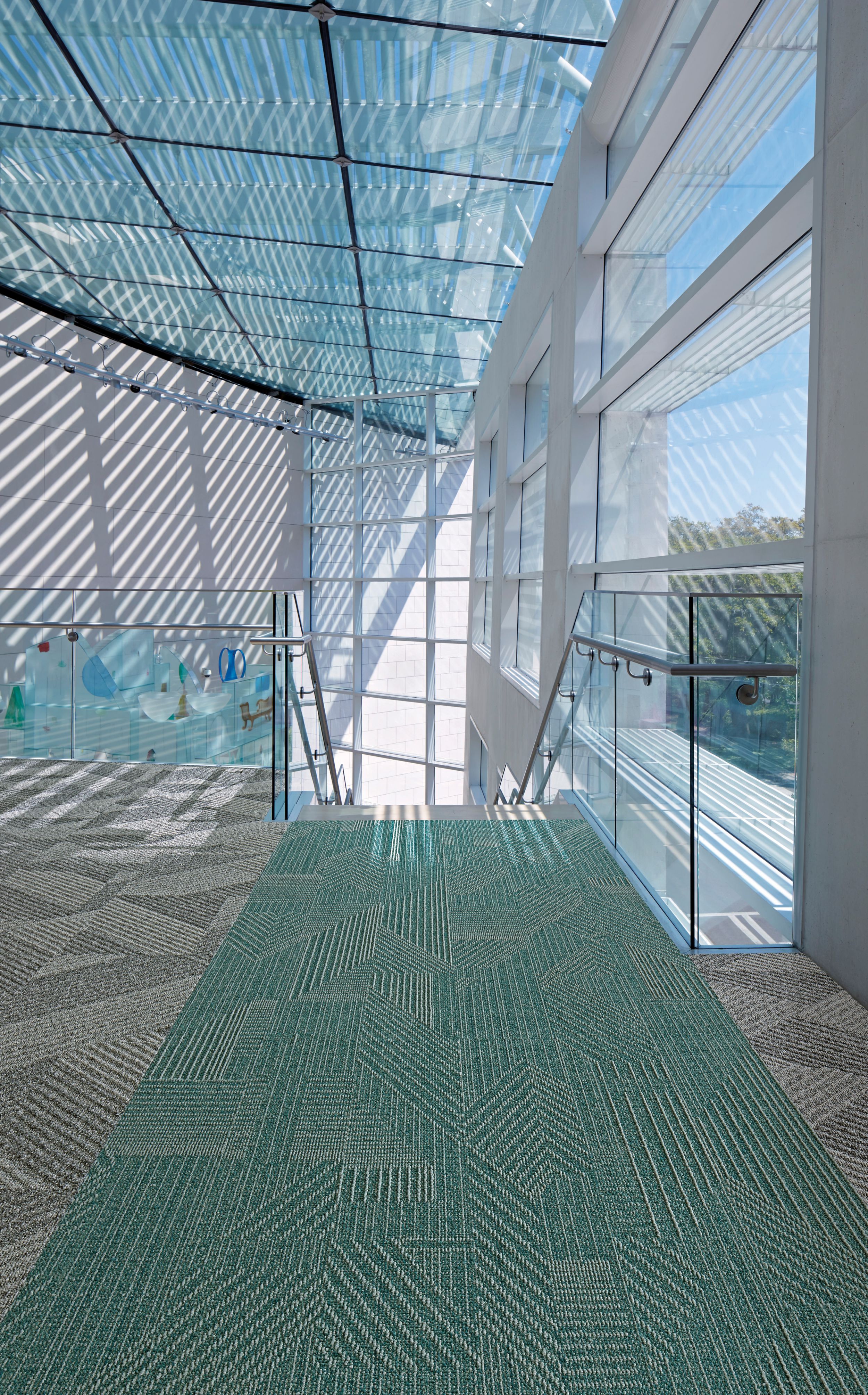 Interface Proportional carpet tile and Play the Angle plank carpet tile in area by top of stairwell numéro d’image 1