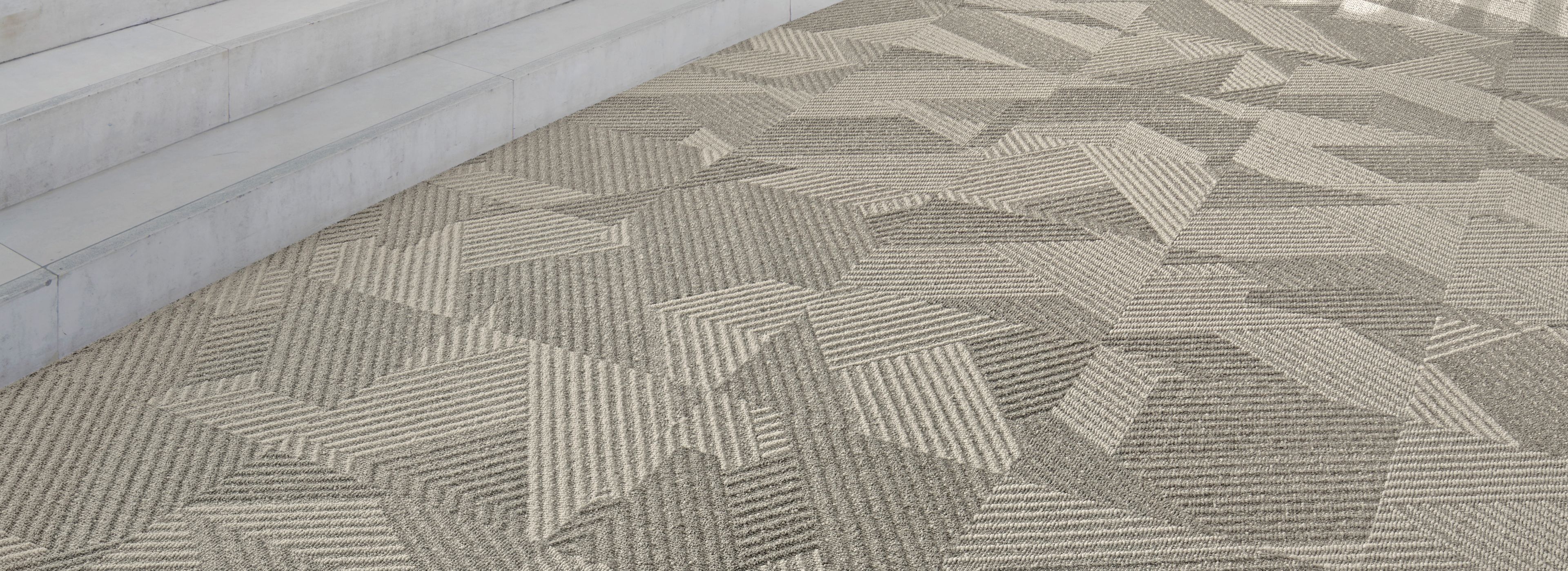 Interface Proportional carpet tile with in area with women walking up stairs  imagen número 1