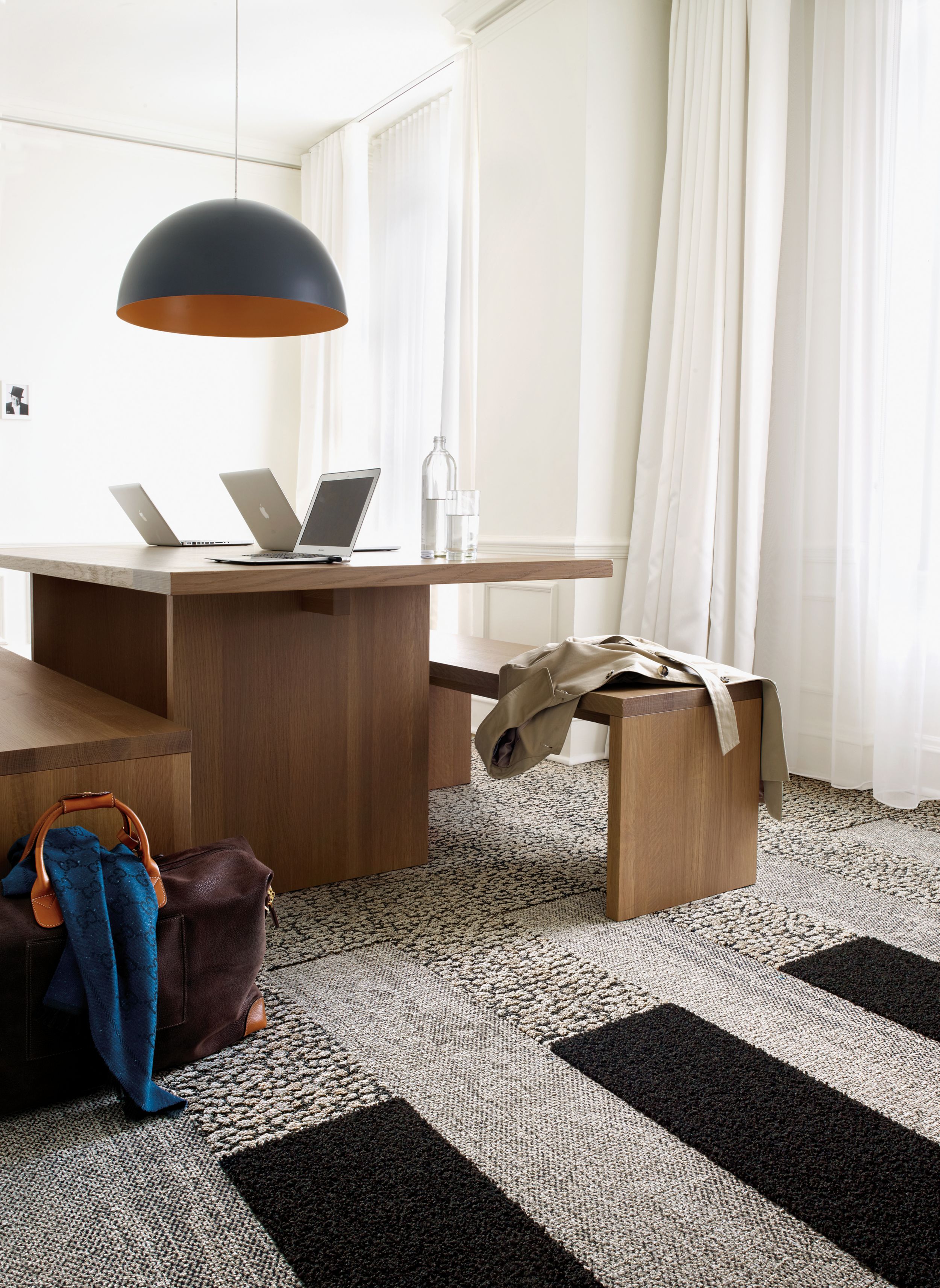 image Interface HN820, HN830 and HN840 plank carpet tiles in public eating space with laptops and bottled water on table numéro 7