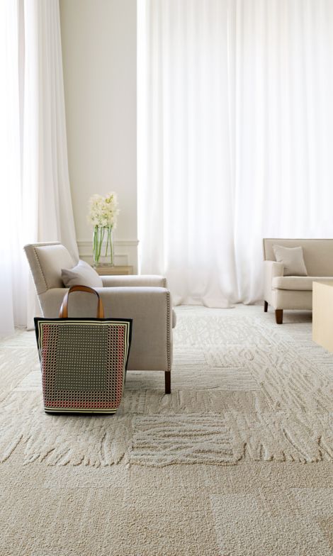 Interface Edgy, Steady and Lofty carpet tiles in hotel seating are imagen número 3