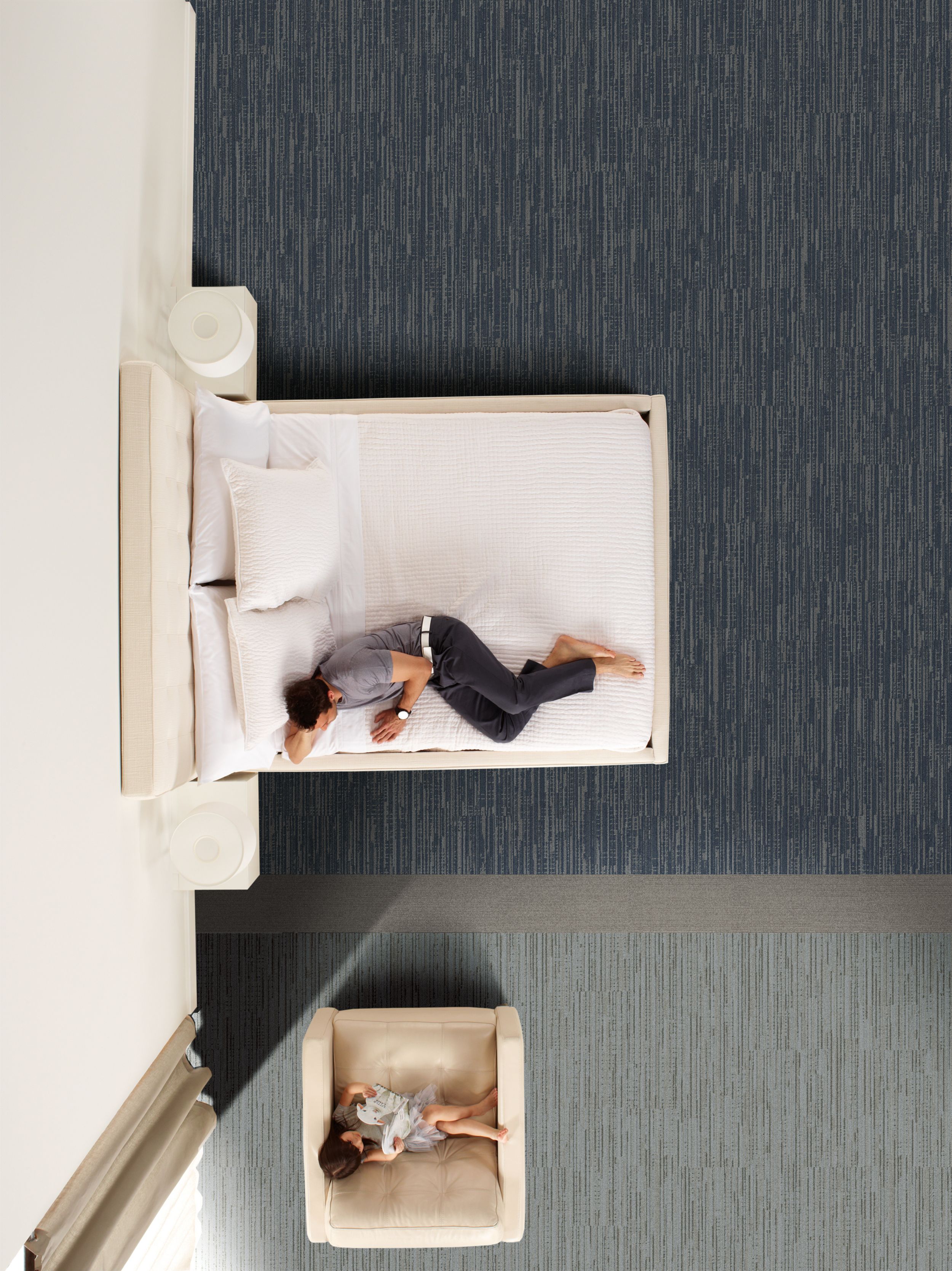 Interface RMS 703 and On Line plank carpet tile in hotel guest room numéro d’image 8