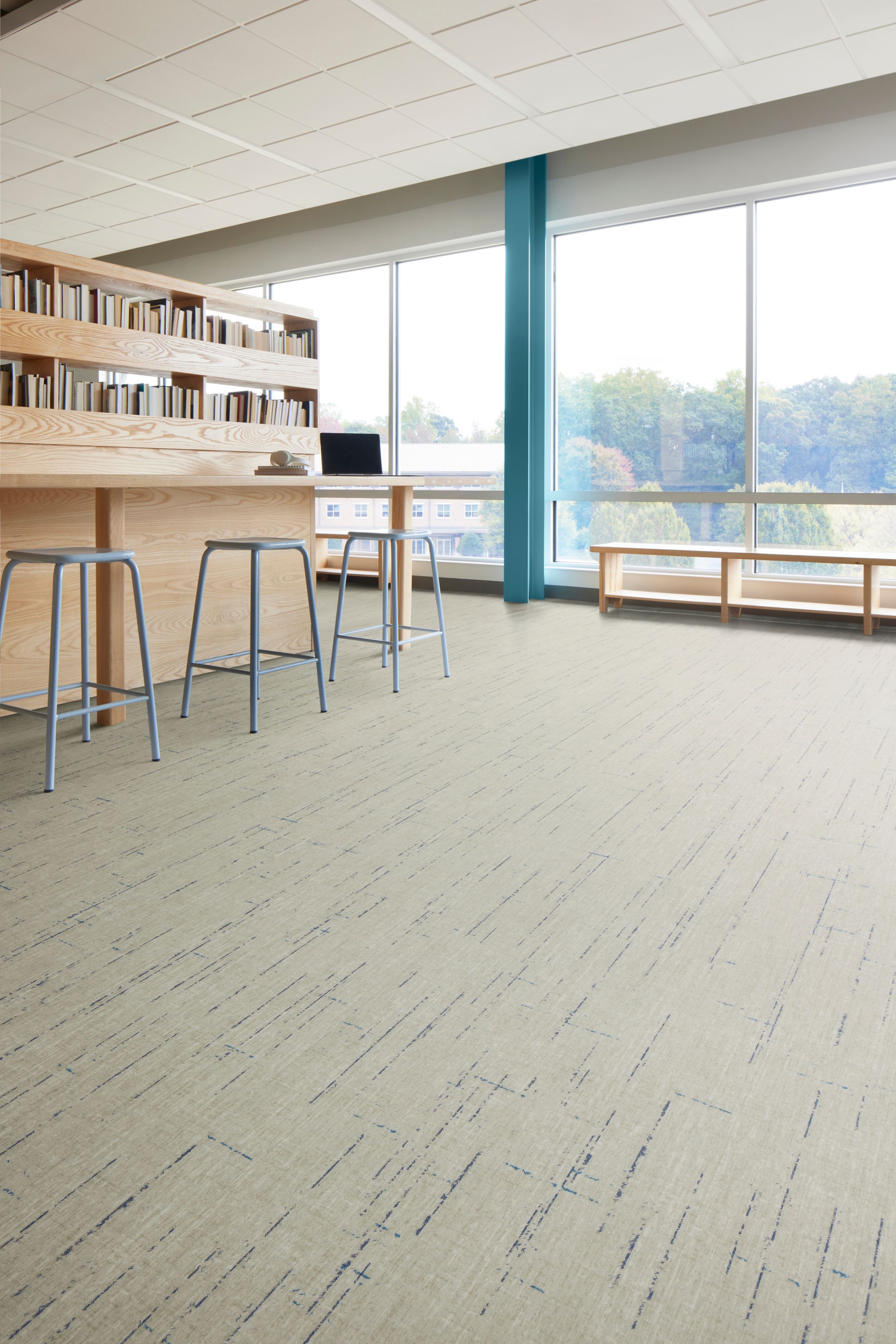 Raw Materials plank LVT in office collaborative space numéro d’image 1