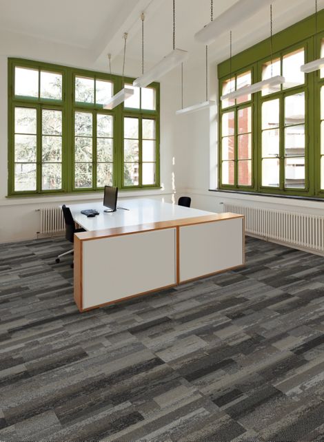 Interface Reclaim plank carpet tile in interior design studio numéro d’image 6