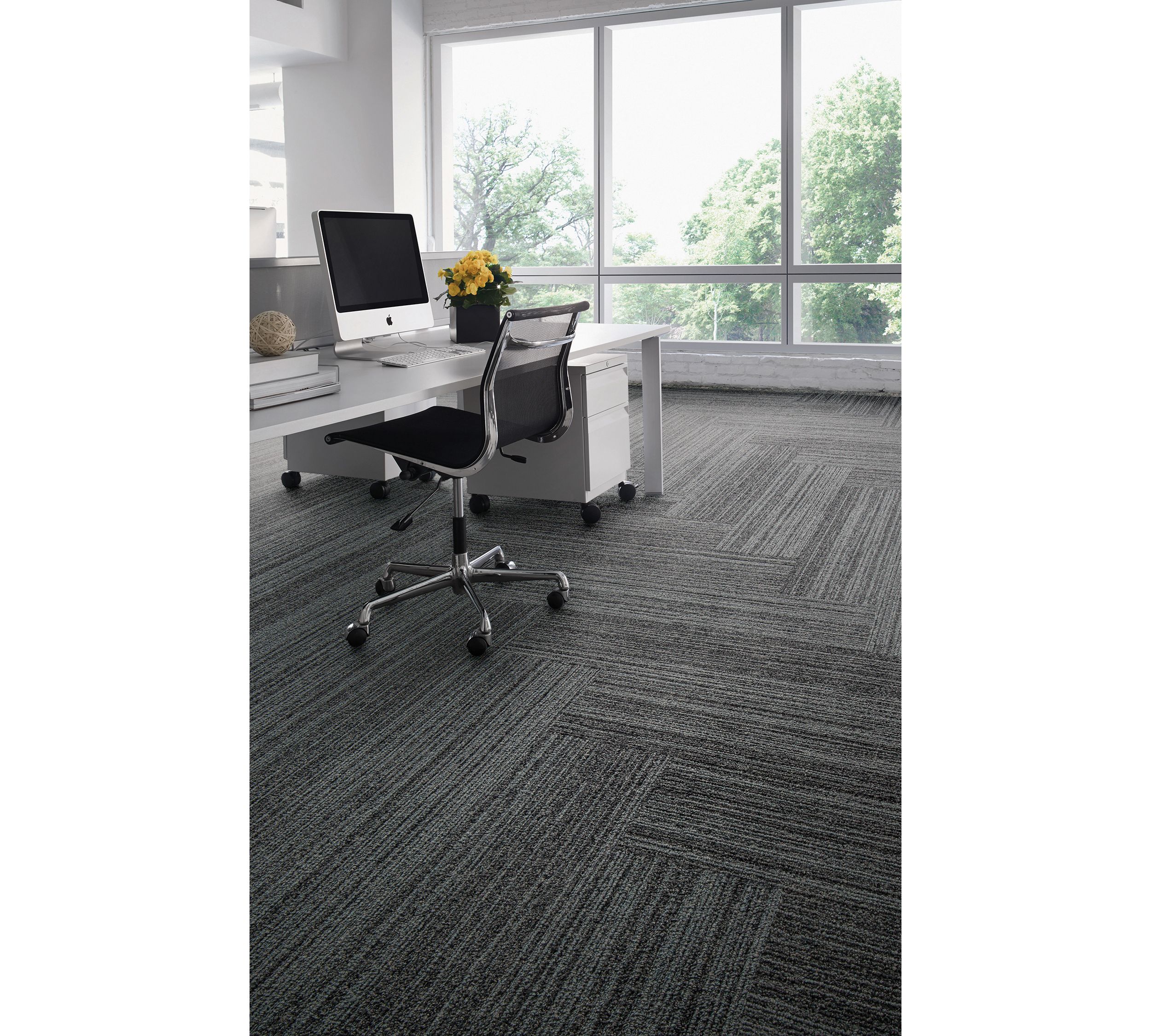 Interface SL910 plank carpet tile with desk and chair numéro d’image 5