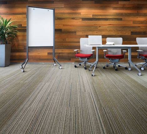 Interface SL920 plank carpet tile in meeting area with conference tables, chairs, white board and plant imagen número 3