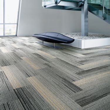 Interface SL930 plank carpet tile in stairwell area with bench imagen número 1