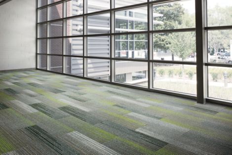 Interface SL930 plank carpet tile in common area with large windows imagen número 2
