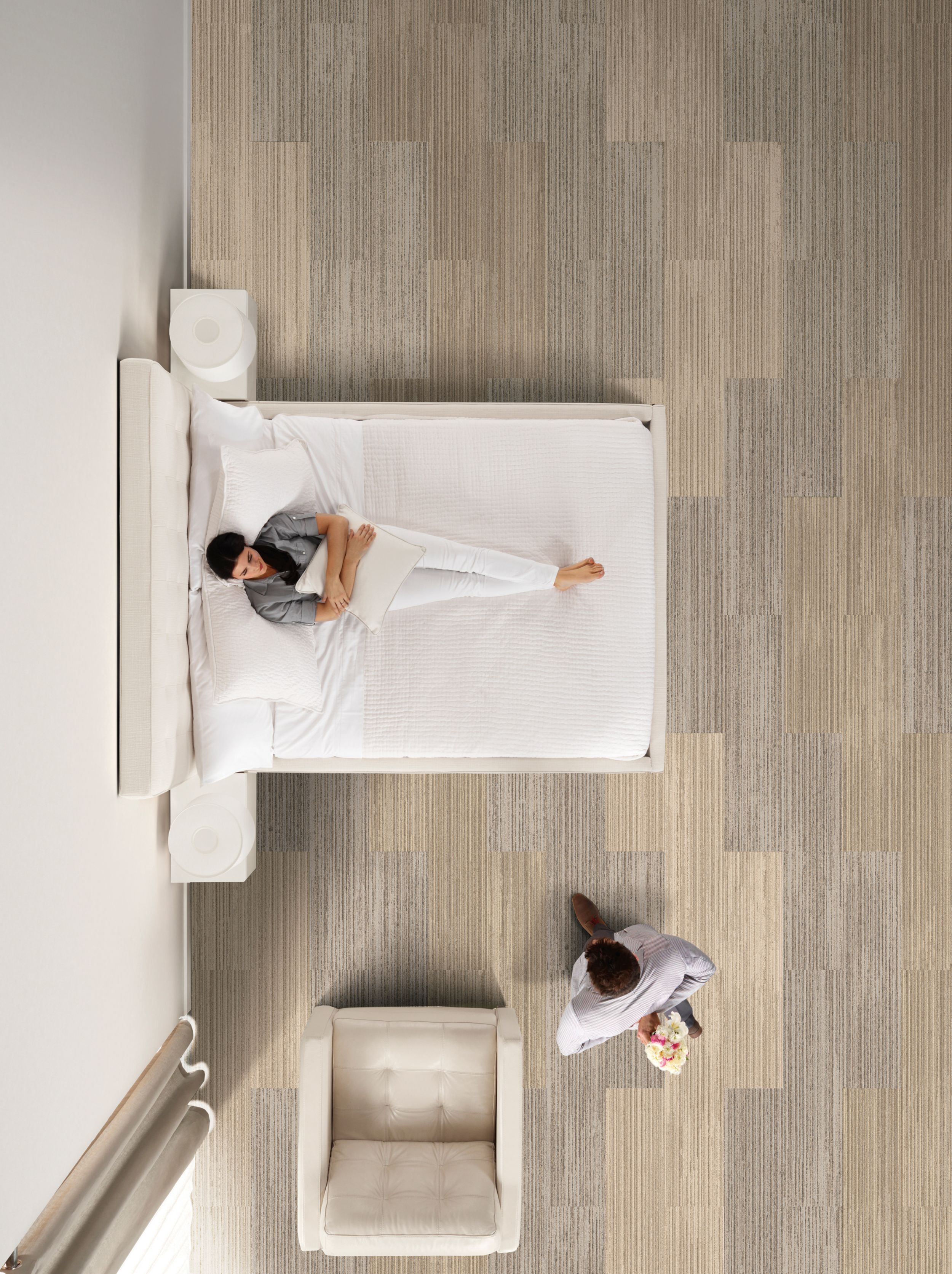 Interface SWTS 110 plank carpet tile in hotel guest room with woman and child imagen número 3