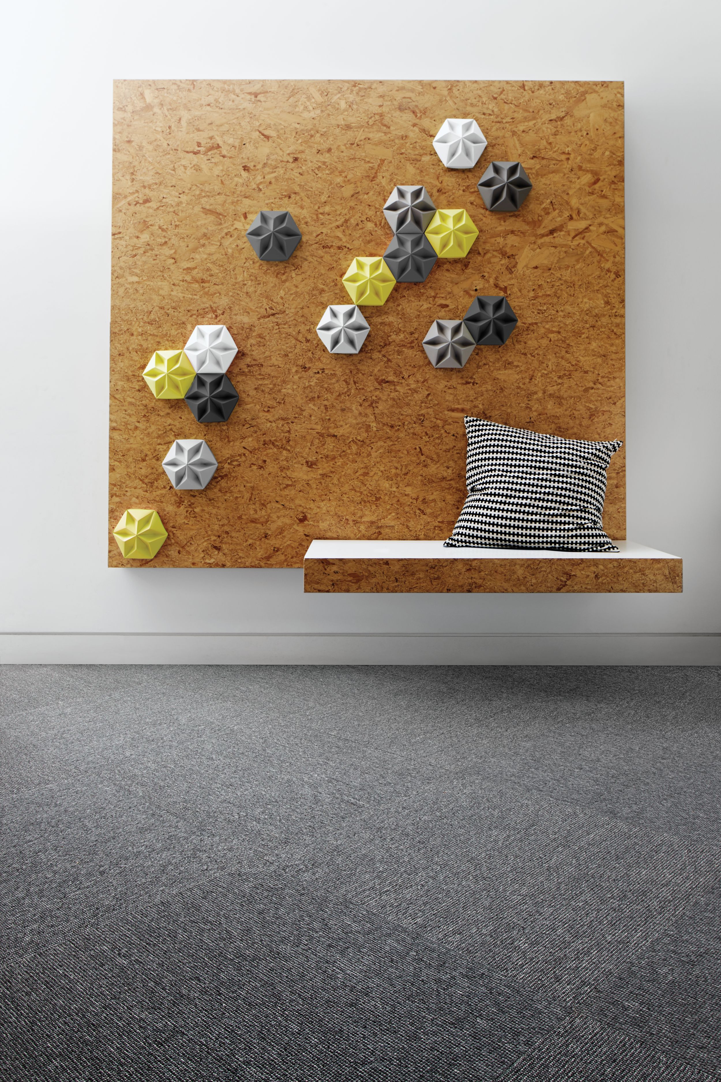image  Interface Scandinavian carpet tile in room with suspended shelf and art installation numéro 1