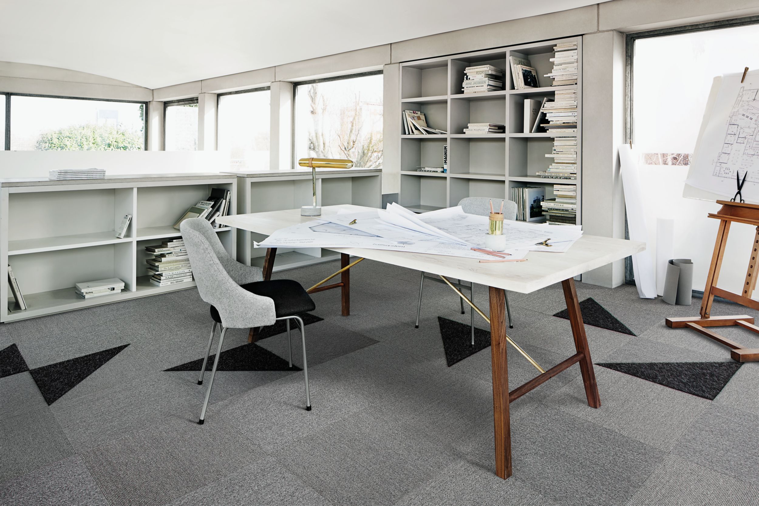 Interface Scandinavian and Flor carpet tile with desk and architectural drawings número de imagen 3