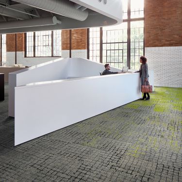 image Interface Sett in Stone, Moss in Stone and Flint Edge carpet tile in lobby setting numéro 1