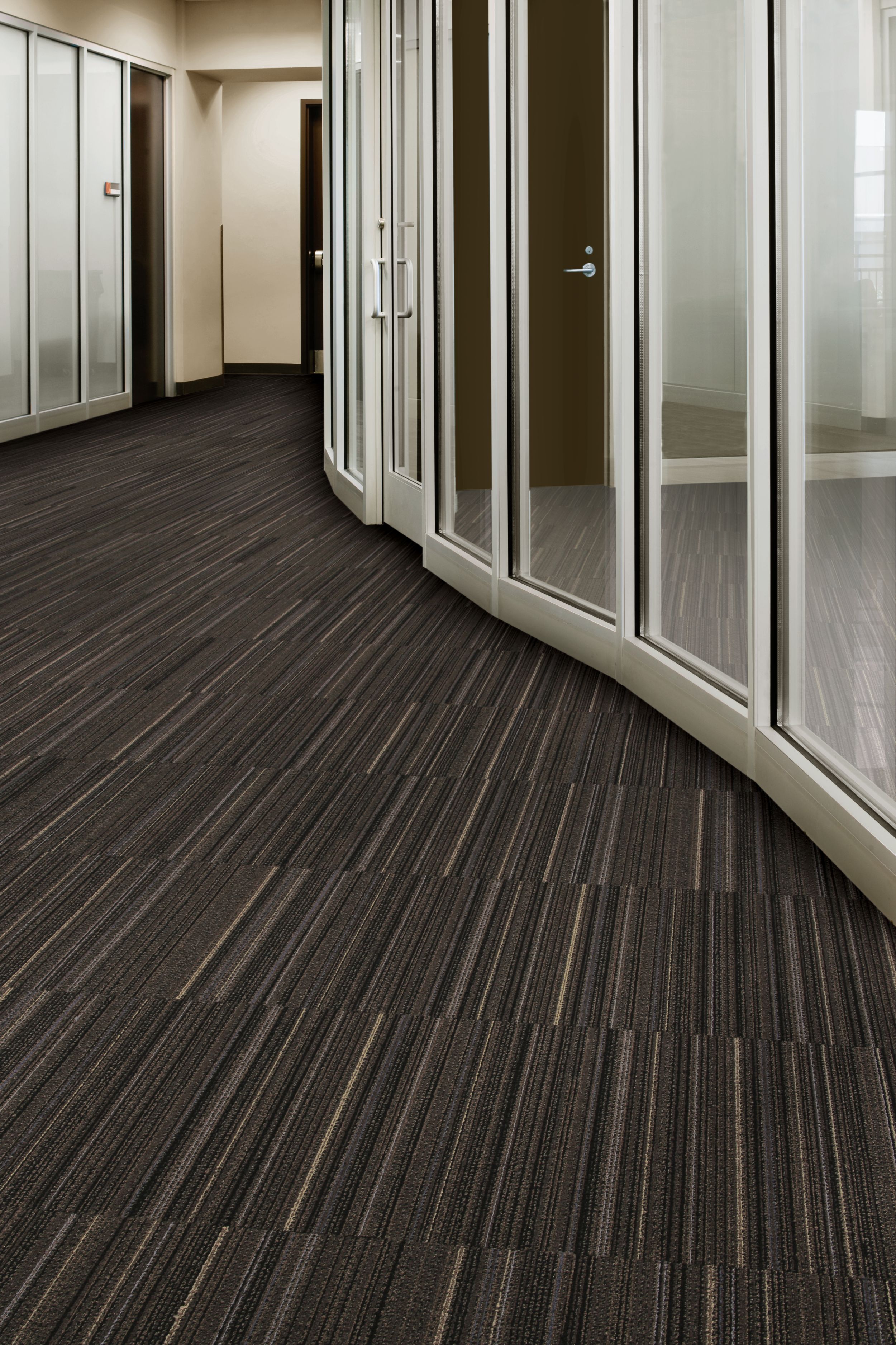 Interface Sew Straight carpet tile in workplace corridor numéro d’image 7