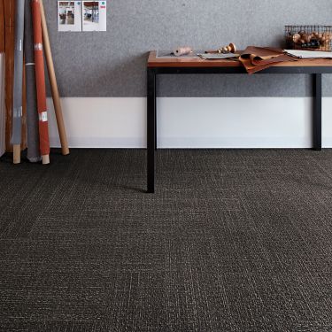 Interface Shishu Stitch and Shade plank carpet tile in workspace with table imagen número 1