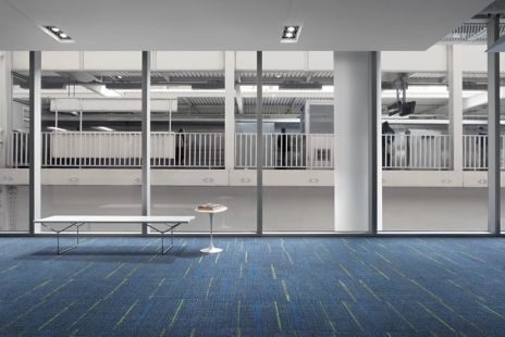Interface Sidetrack carpet tile in lobby space with bench imagen número 5