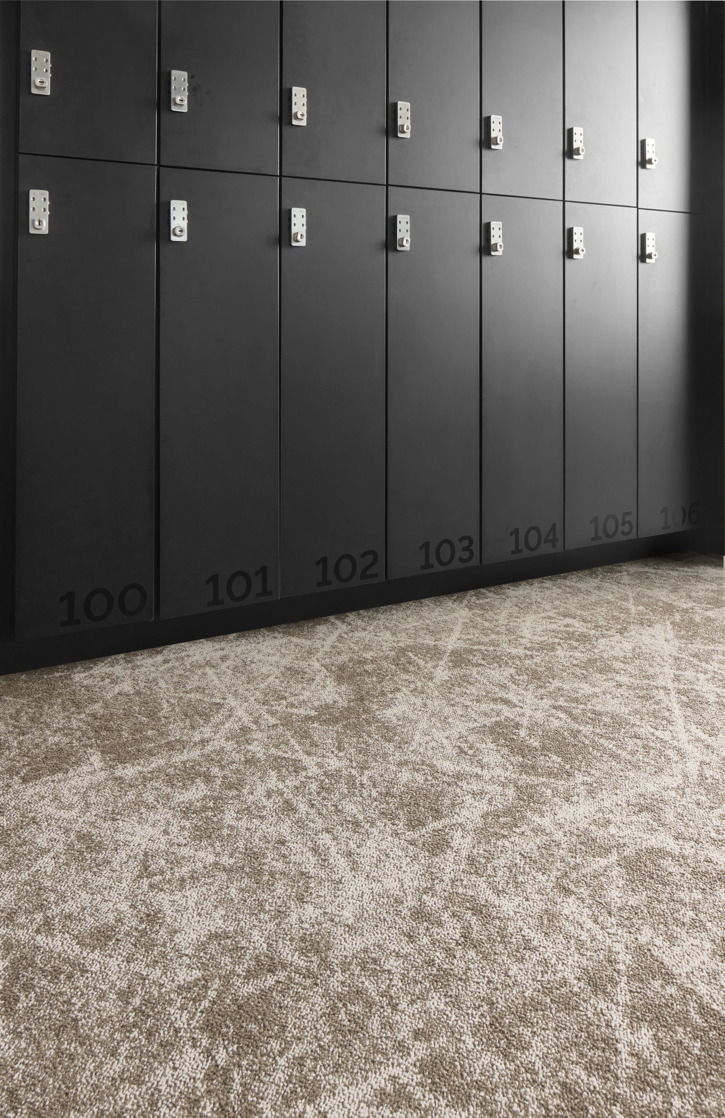 Interface Cosmic Web carpet tile in workplace locker area imagen número 1