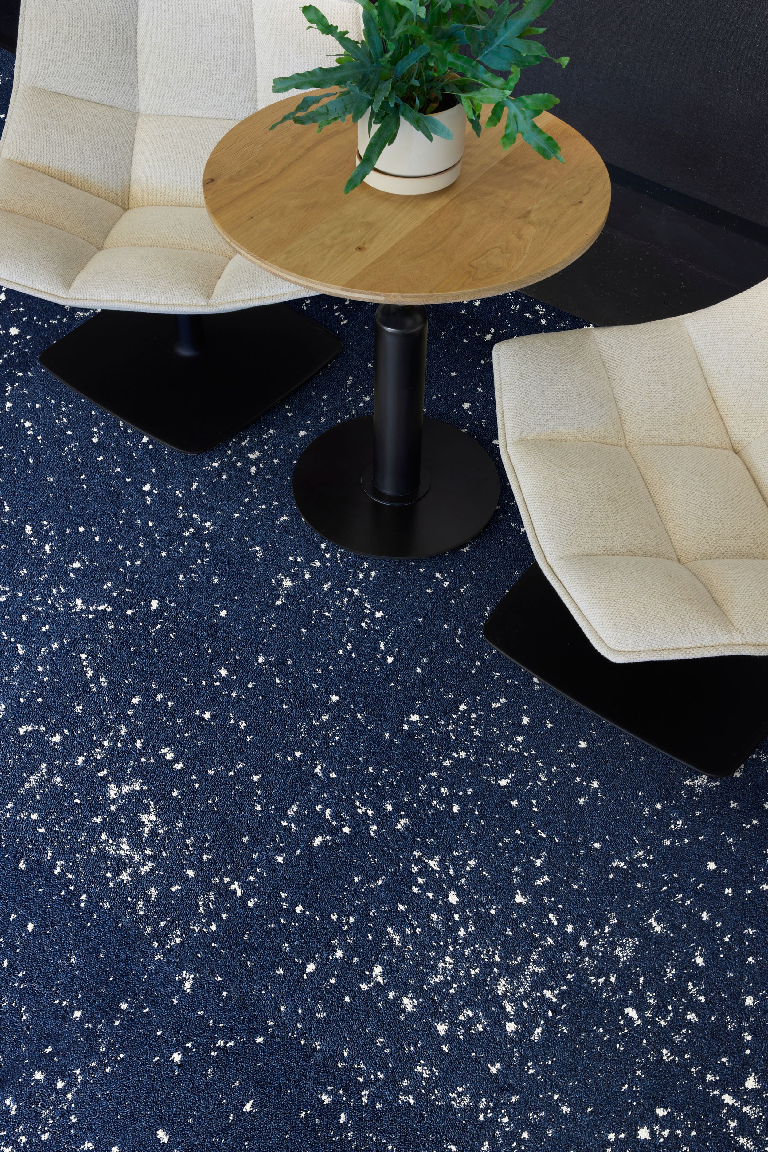 Interface Lunar Landing carpet tile in small seating area imagen número 2