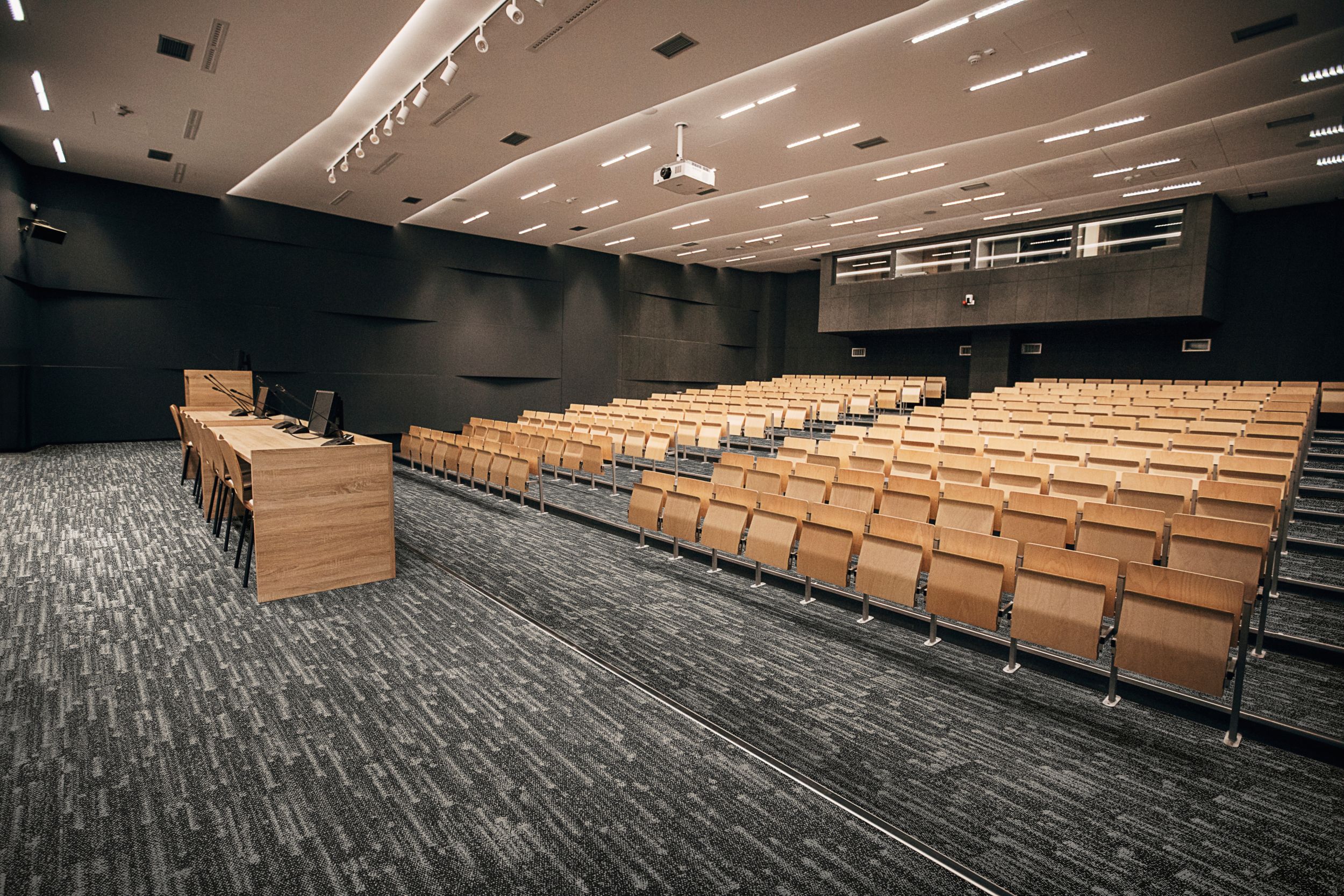 Interface Meteor plank carpet tile in higher ed lecture hall image number 5