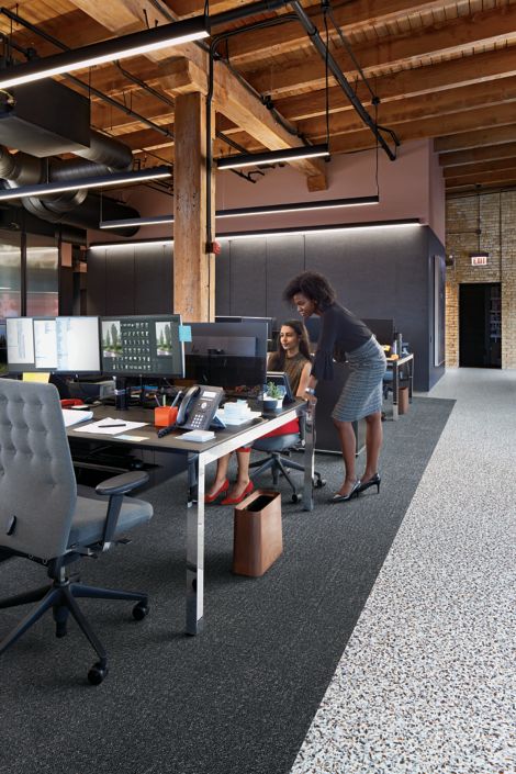 Interface Walk on By LVT and Step it Up carpet tile in common workspace imagen número 2