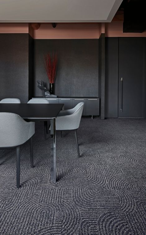 Interface Step this Way carpet tile in office common area with tree Bildnummer 5