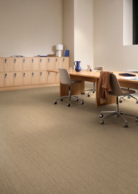 Interface Stitch in Time plank carpet tile in workplace meeting room num&eacute;ro d&rsquo;image 2