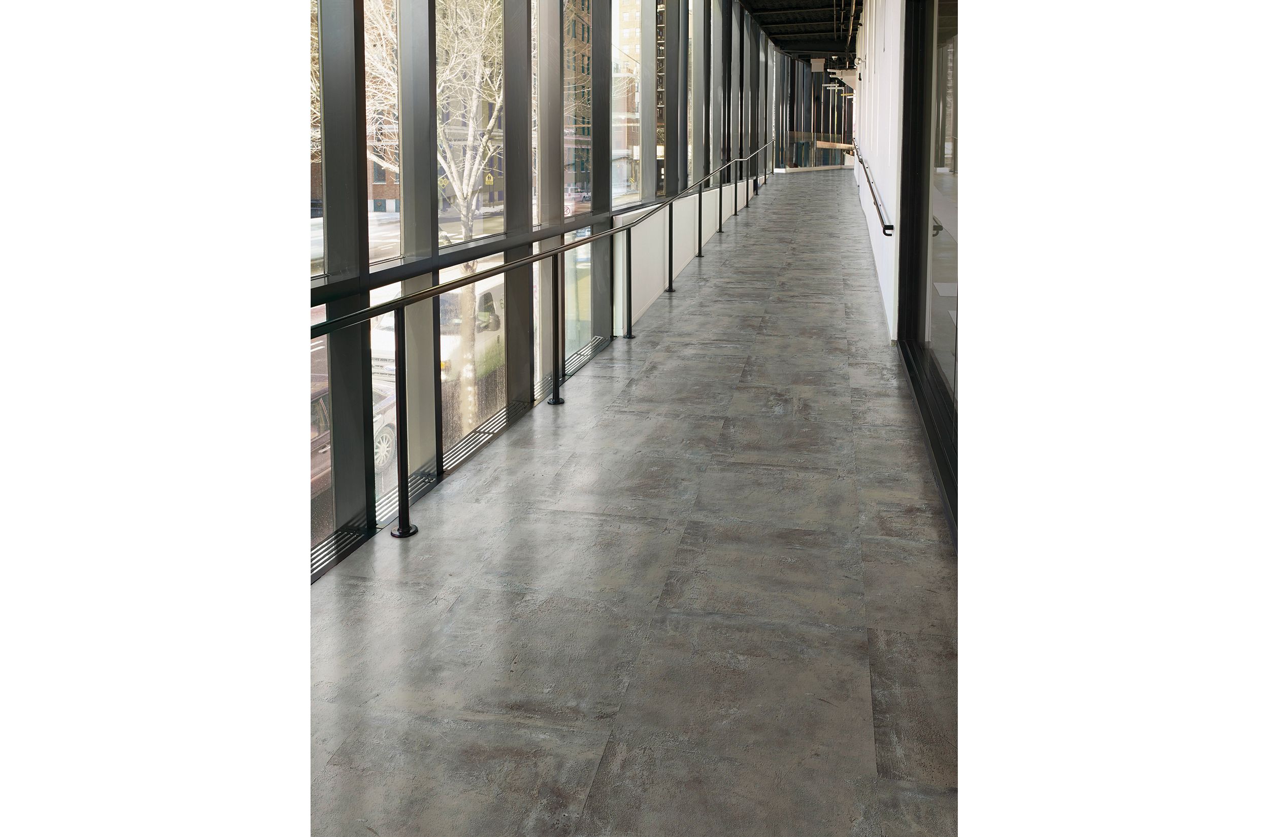 Interface Textured Stones LVT in corridor with railing Bildnummer 1