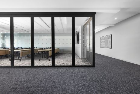 Interface Third Space 301 and Flor Check It Out carpet tile in open office imagen número 4