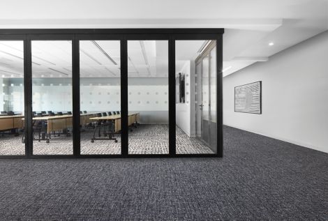 Interface Third Space 301 and FLOR Check It Out carpet tile in open office imagen n&uacute;mero 3