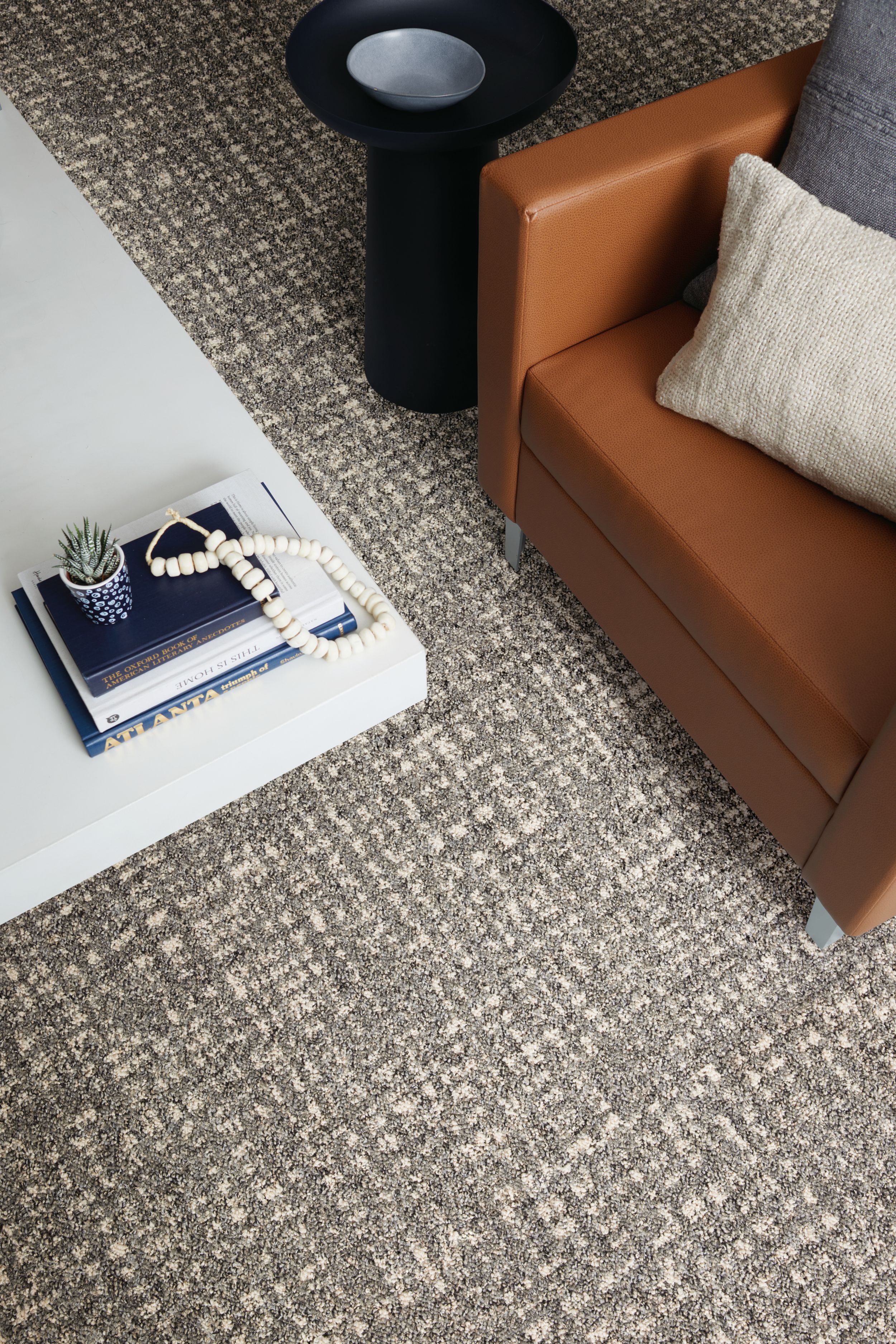 Interface Third Space 304 carpet tile in reception area imagen número 1
