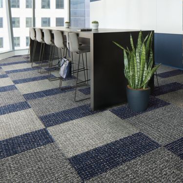 Interface Third Space 305 carpet tile in casual seating area imagen número 1