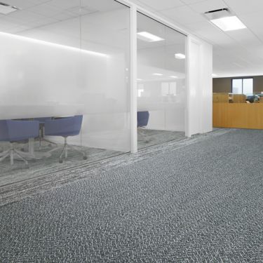 Interface Third Space 309 and Open Air 402 carpet tile in open office imagen número 1